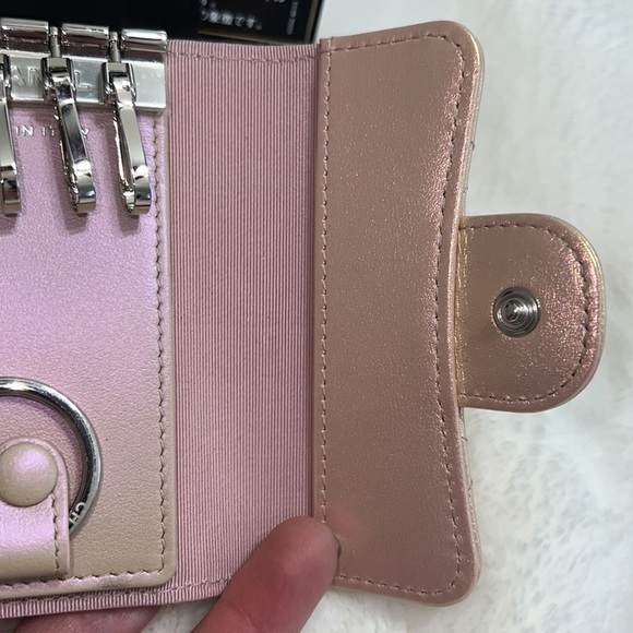 SOLD. ๐ธ Chanel Iridescent Pink Key Holder 21K ๐ธ - Picture 9 of 16